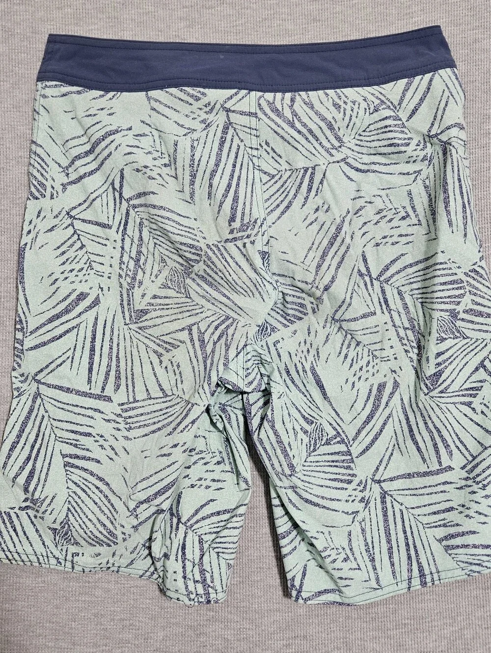 Patagonia Men's Mint Green Patterned Swim Trunks Size 30